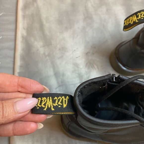 Dr. Martens genuine leather boots, size 7 - Picture 5 of 8